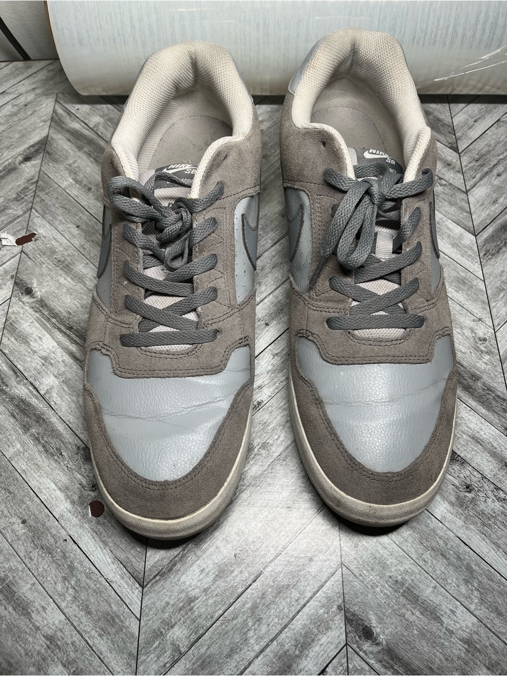 Nike Men’s Gray Suede & Leather Low-Top Sneakers/no 📦 box
